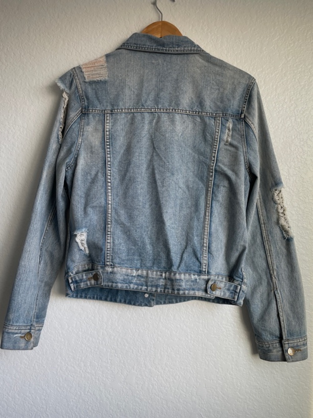 ELLISON Light Blue Distressed Denim Jean Trucker’s Jacket • Medium - Picture 13 of 16